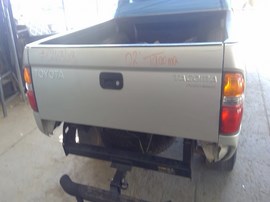 2002 TOYOTA TACOMA, SILVER, PRE-RUNNER, CREW CAB, 2.7L, AT, 2WD.  Z26368
